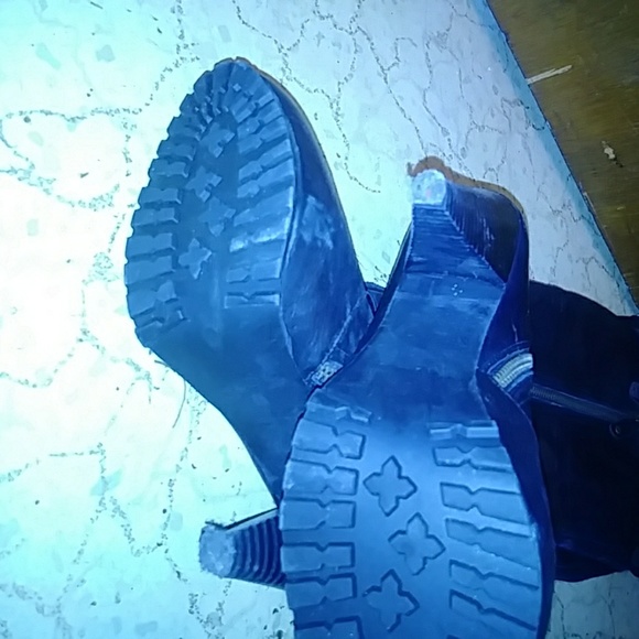 Boots - Picture 6 of 8